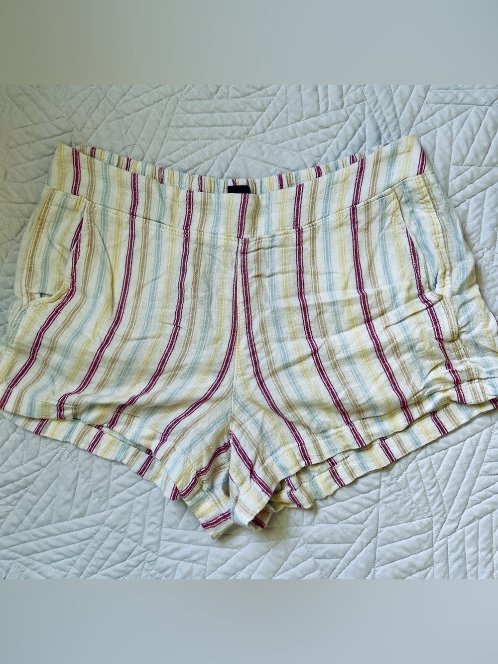 GAP High-Waist Striped Linen-Blend Shorts